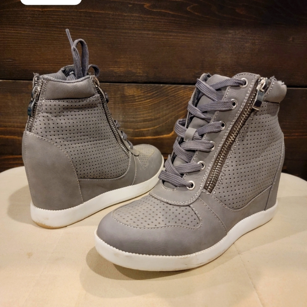 Wedge sneakers